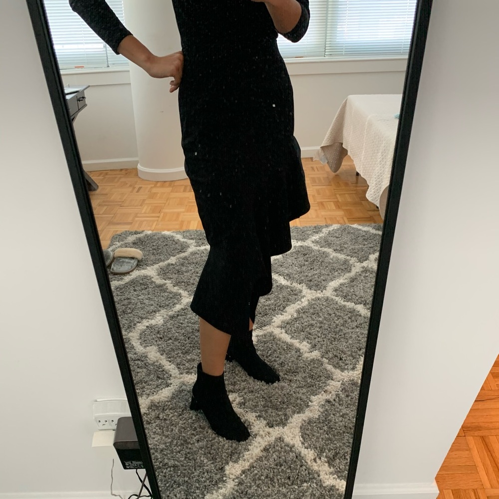 Only unsymmetrical midi skirt